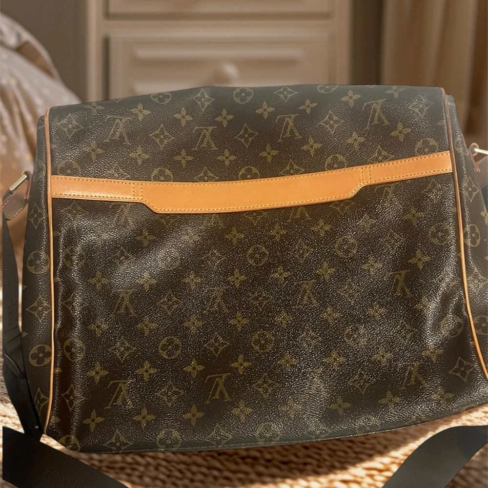Louis Vuitton Dark Brown Monogram Messenger Bag - Picture 2 of 7